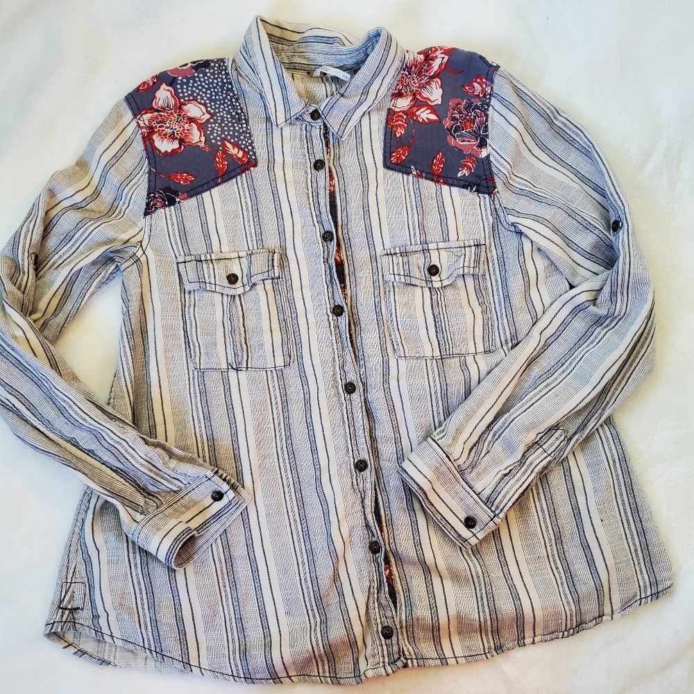 Free People button up long sleeve shirt small